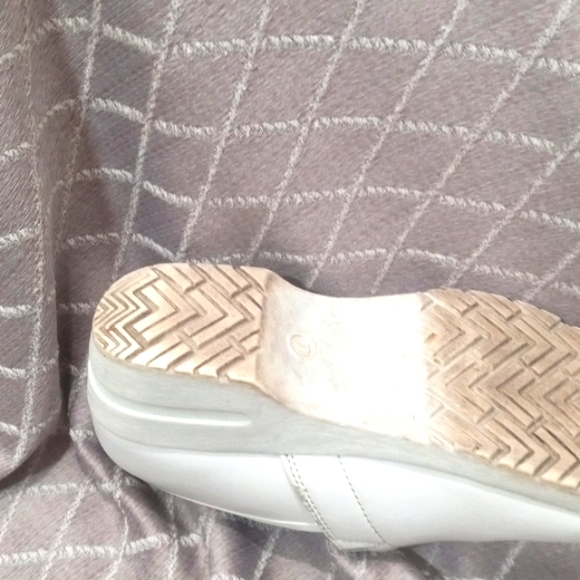 Cherokee Workwear White Slip ons  Size 7 med - Picture 5 of 6